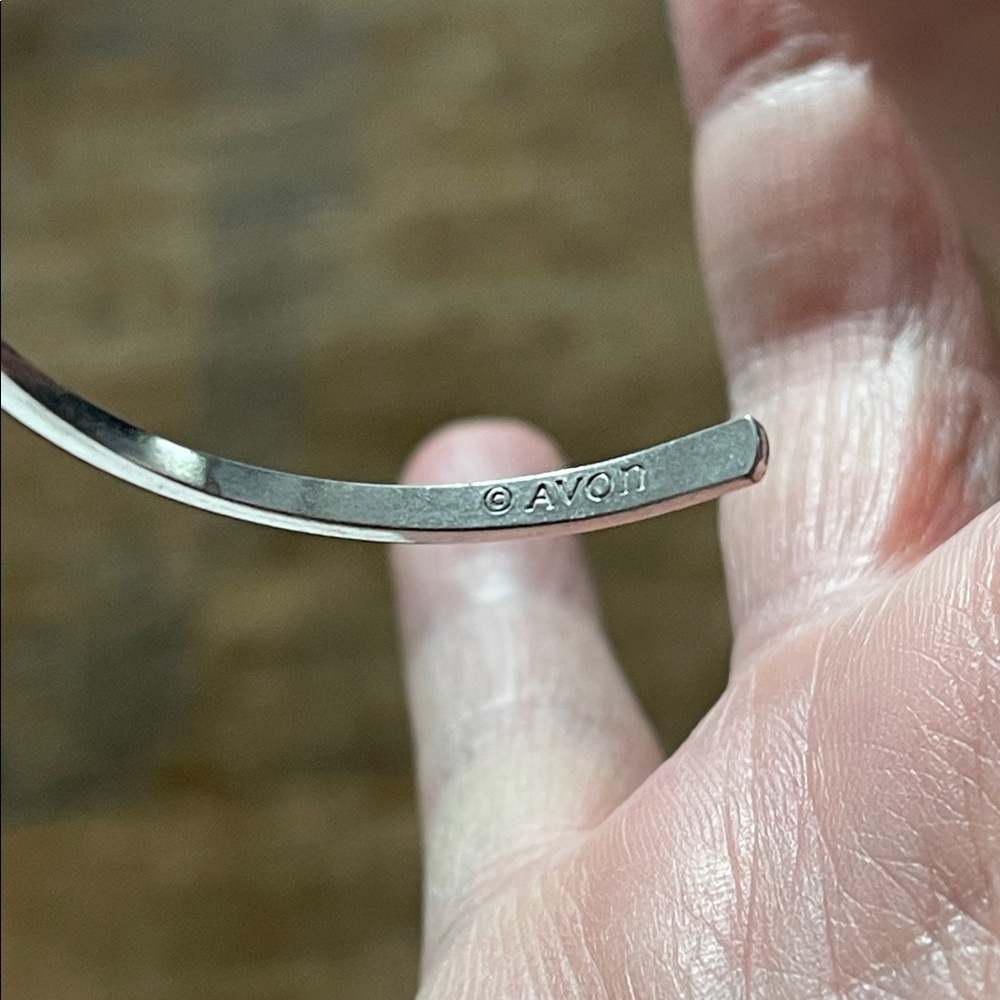 Avon Minimalist Silver Cuff - Picture 3 of 4